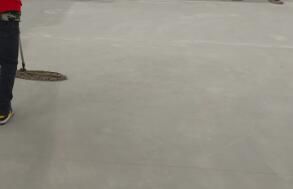 在工廠進行保潔作業時，要注意什么呢？